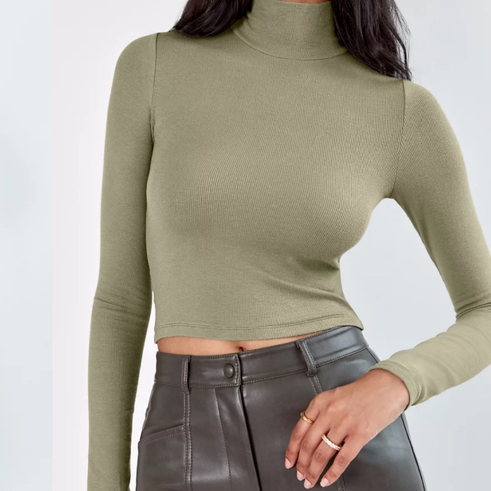 Only cropped turtleneck